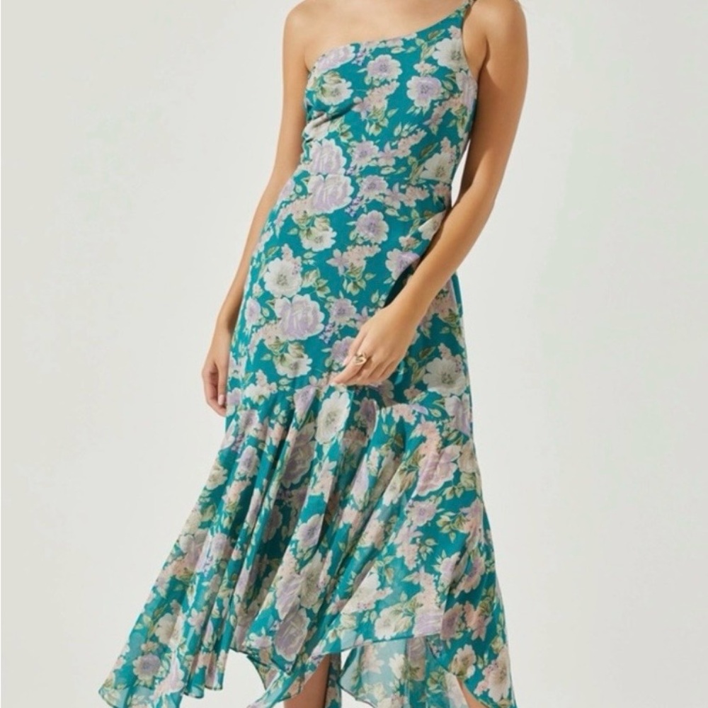 ASTR the label - Emmylou Dress in Green & Purple Floral